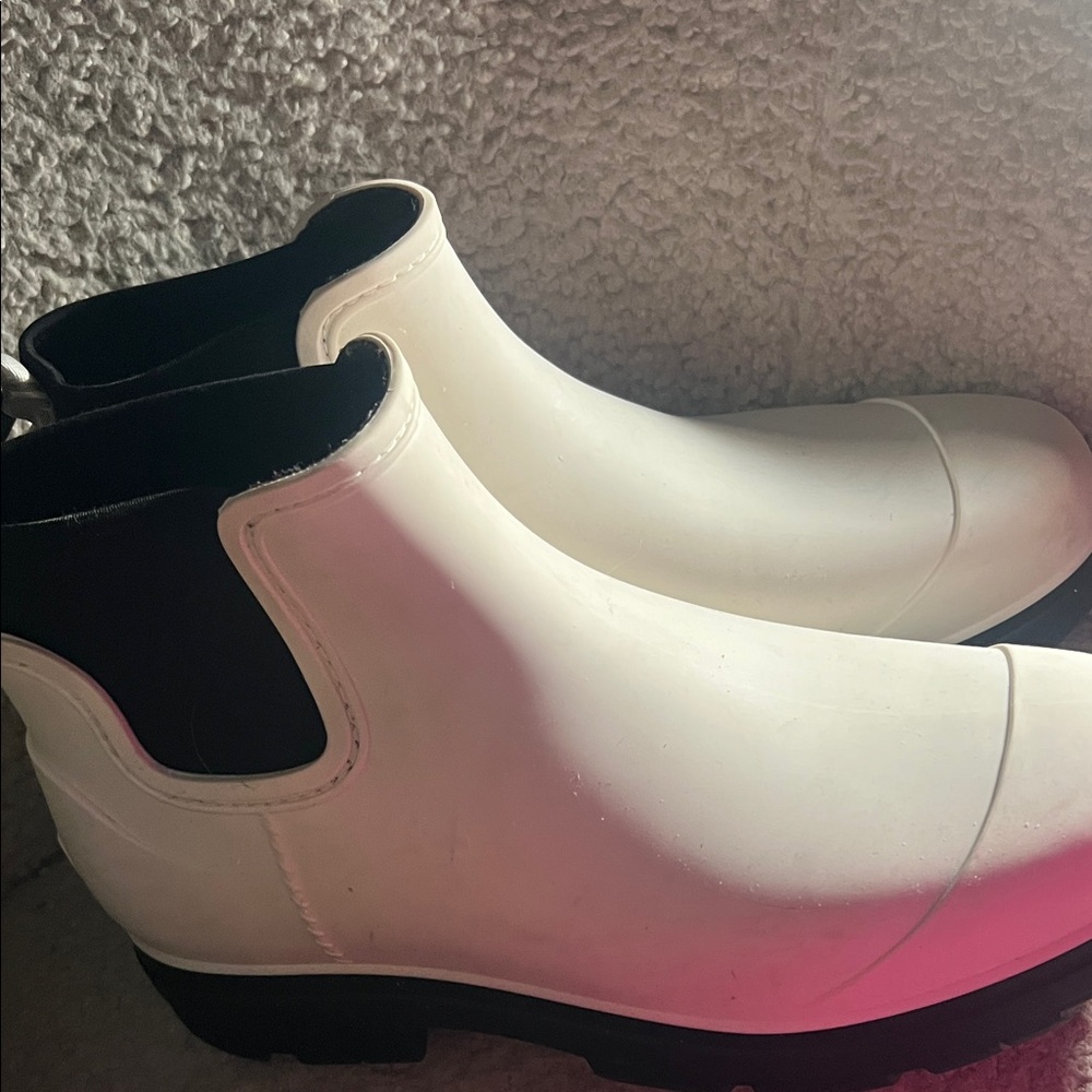 New UGG Droplet Charles Rain Boots White Black 11